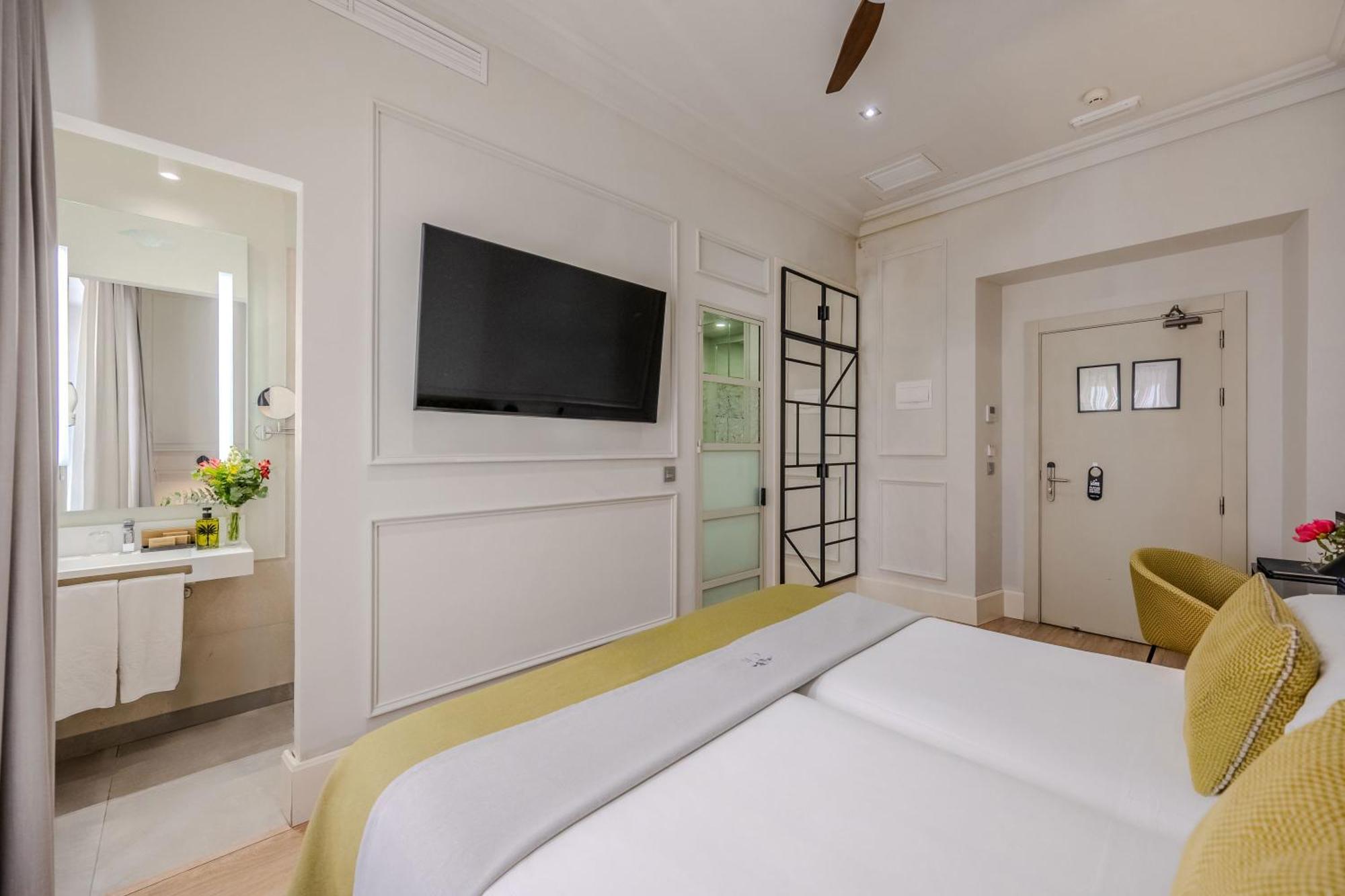 Superior Room,1747421640:JPEG